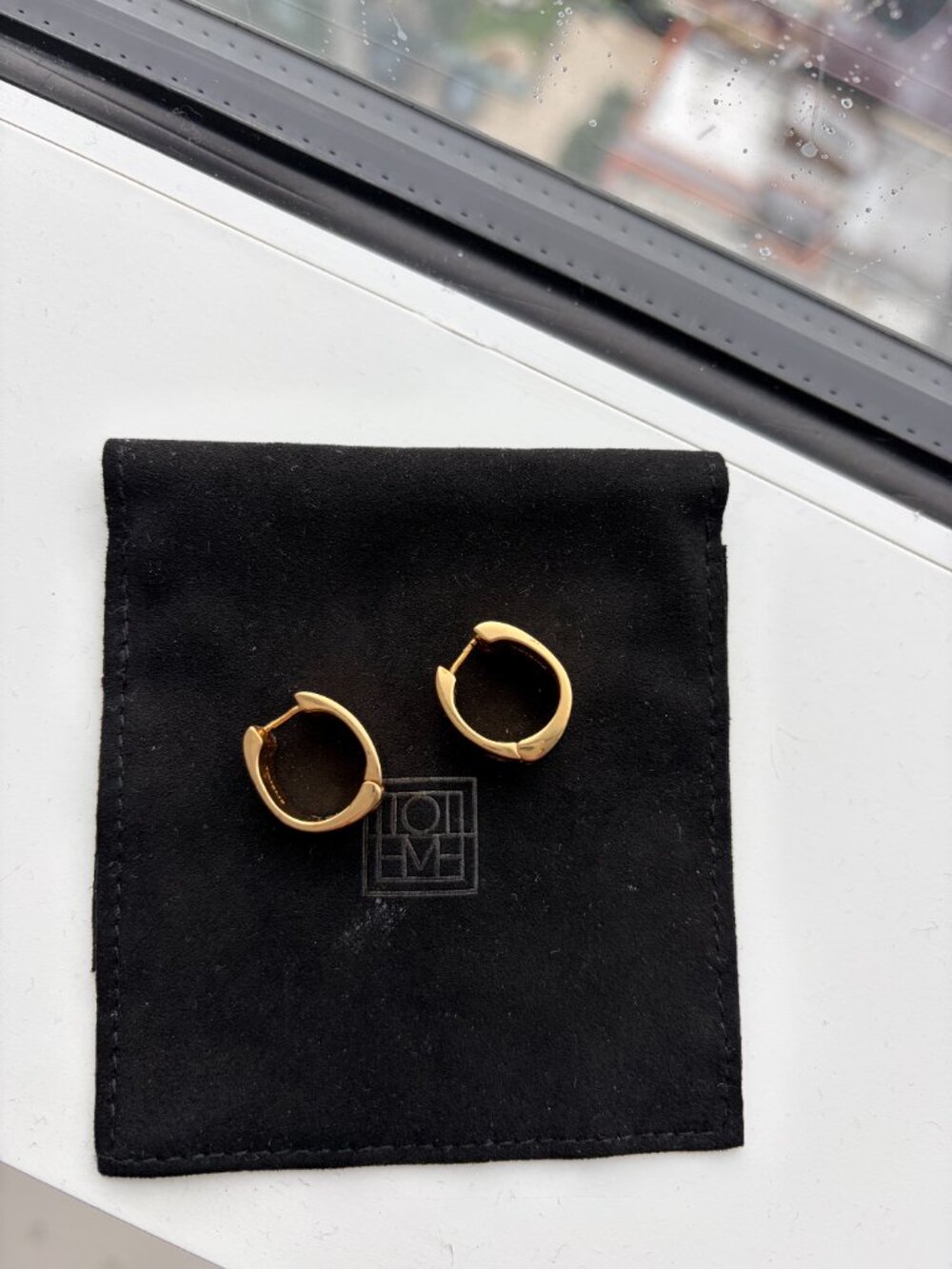 TOTEME Gold-plated enamel hoop earrings - Picture 2 of 3